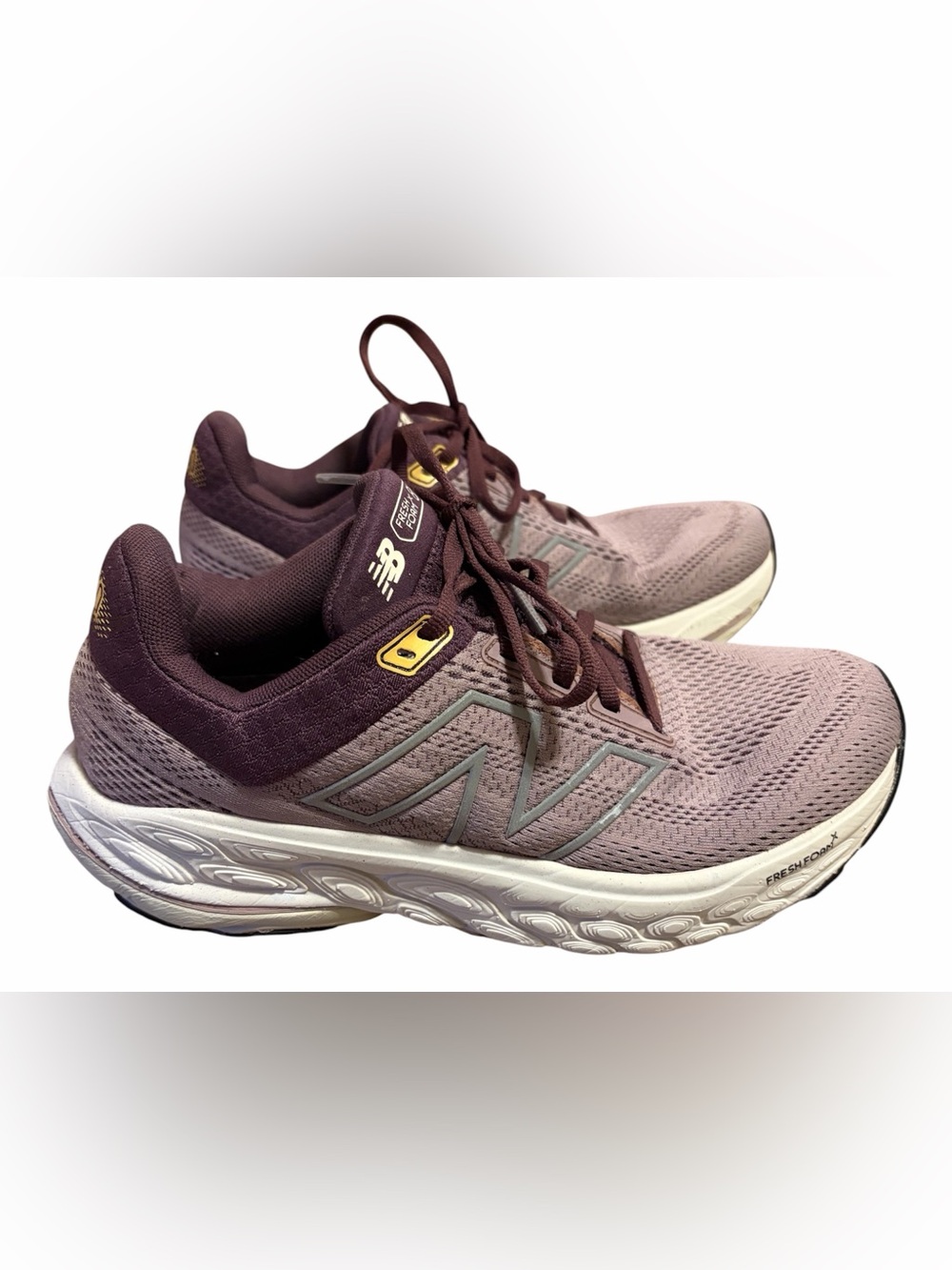 New Balance Women’s 860 Running Shoes